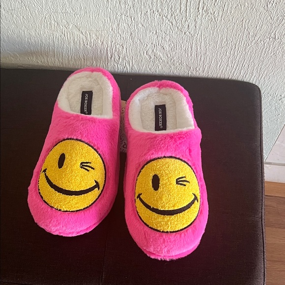 Joe Boxer Accessories - #1124+ Pink Smiley Face Slippers